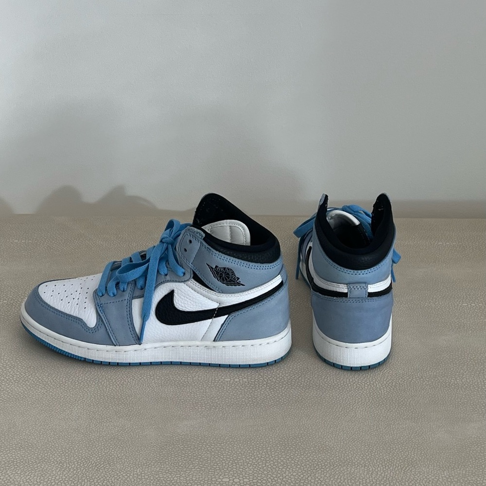 Air Jordan 1 Retro High University Blue